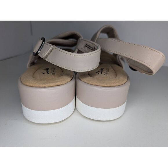 Clarks Clara Cove Sandals US 10W Wide/ UK 7.5E Sand Flatform PU RMF23-SM - Picture 7 of 9